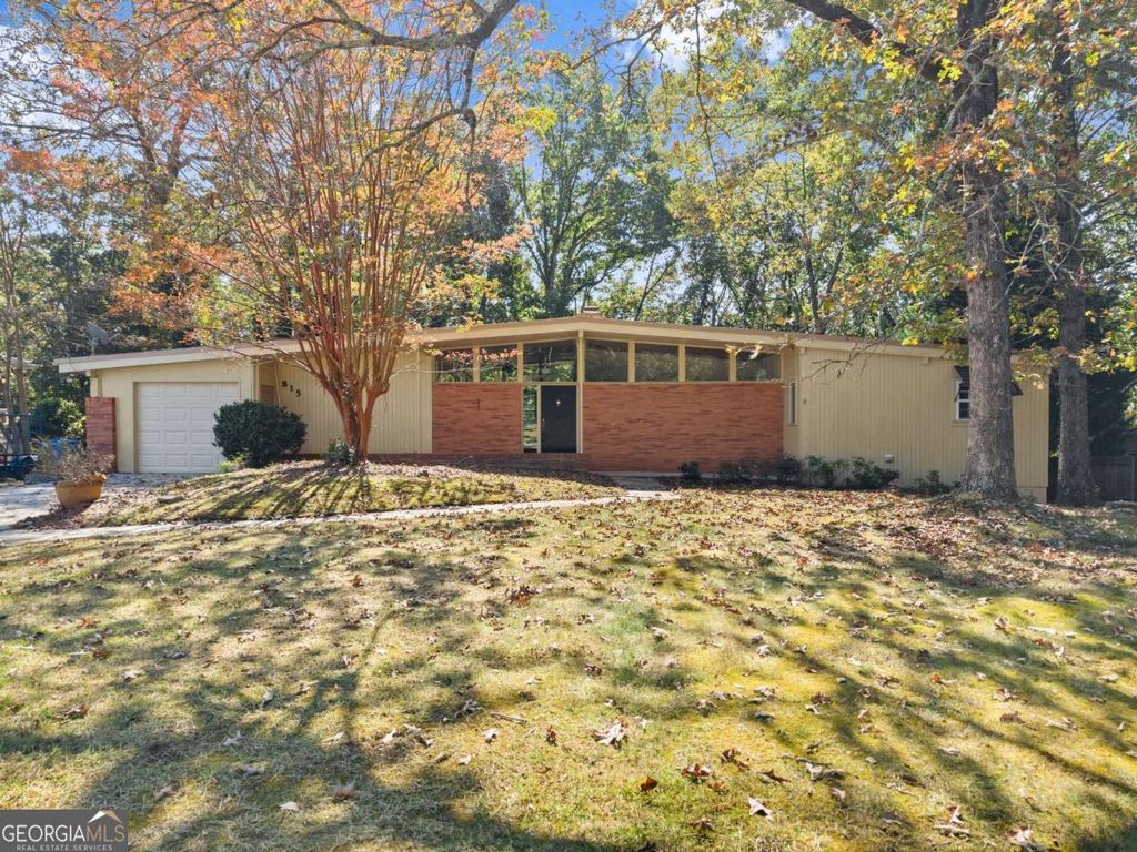 Photo of 815 Beverly Drive, Gainesville, GA 30501 (MLS # 10630281)
