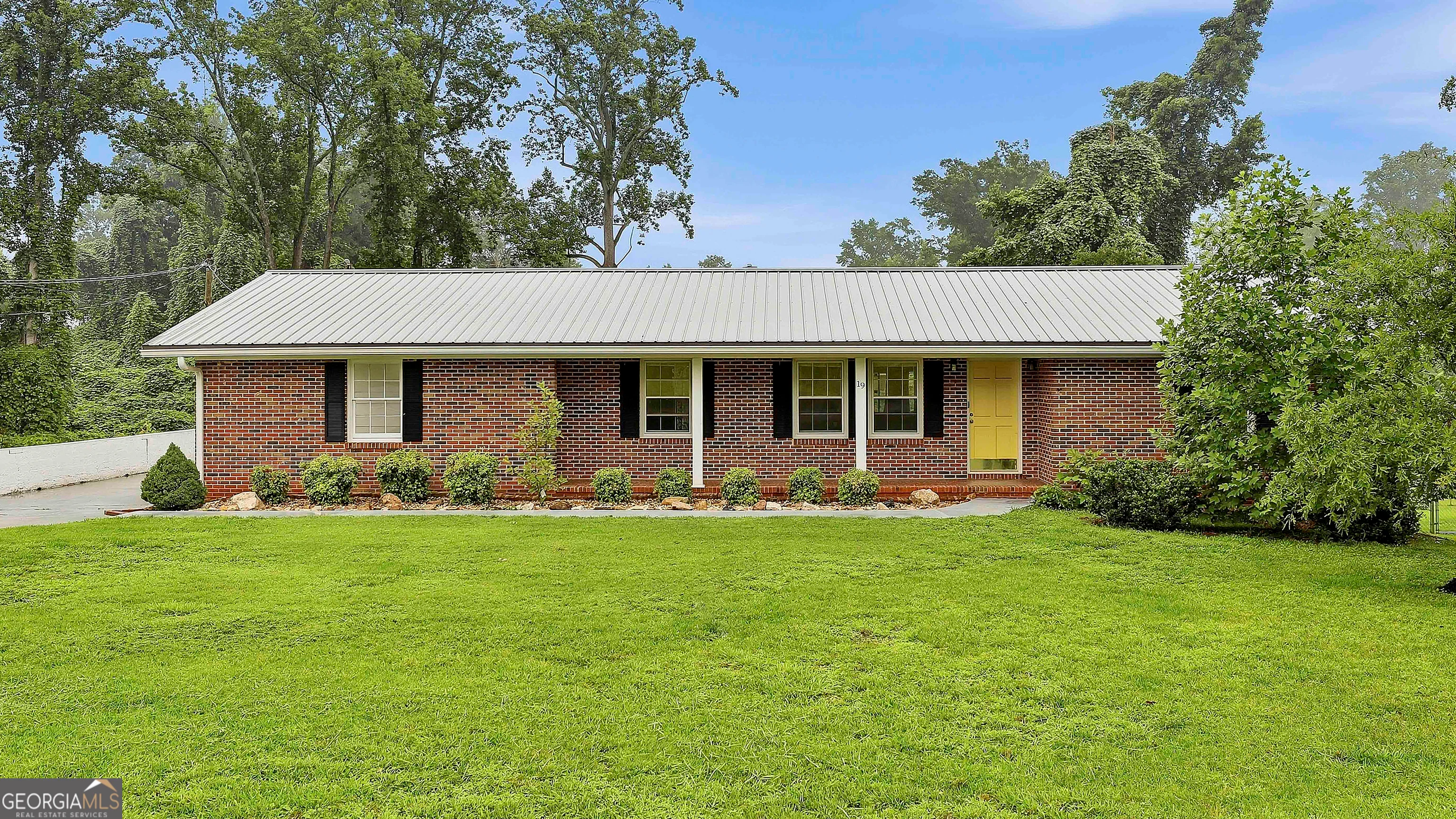 19 Colonial Drive