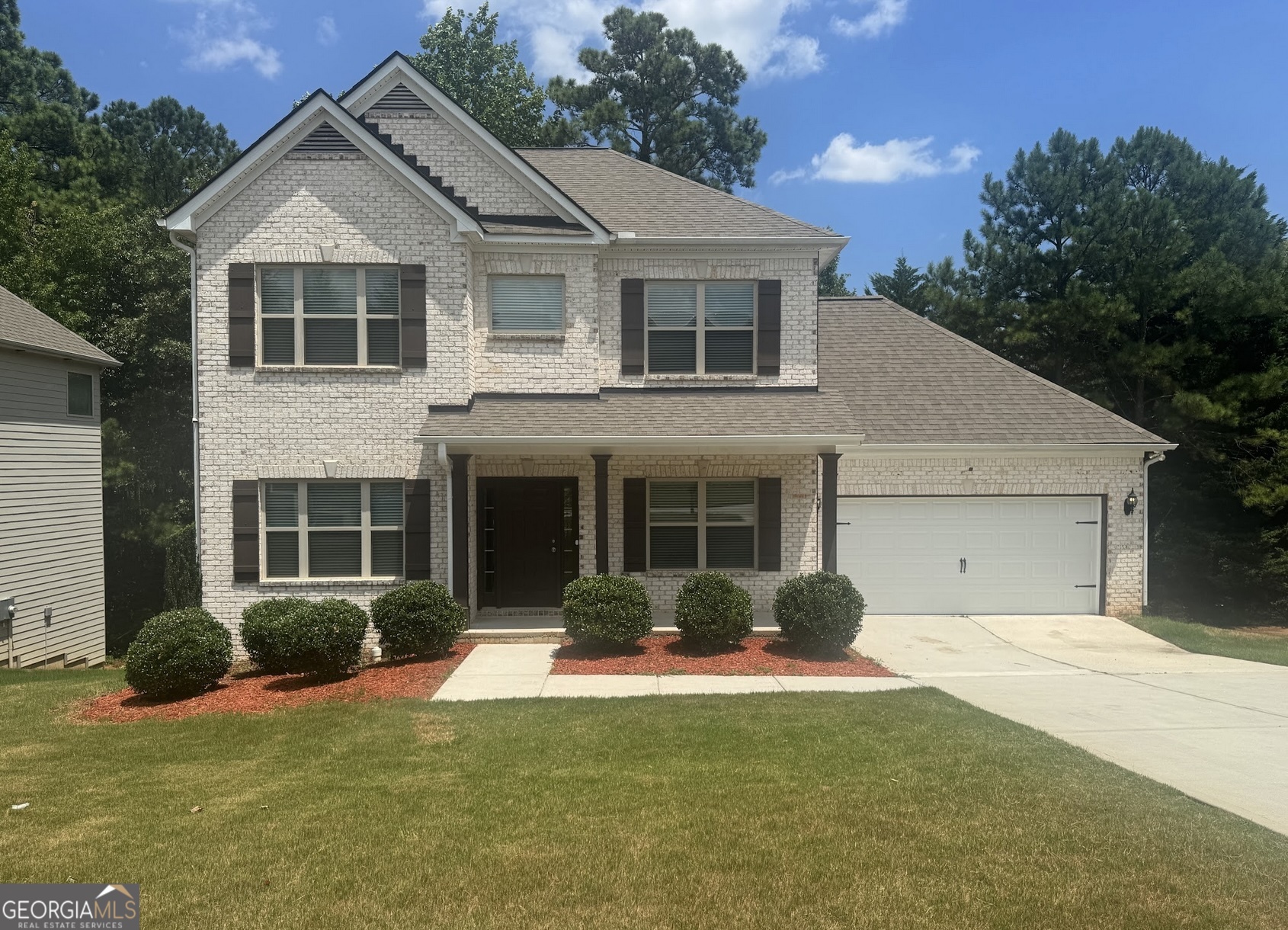 A beautifully renovated 4-bedroom, 2.5-bathroom home. This home features stylish updates including stainless steel kitchen appliances, granite countertops, and updated flooring throughout. Situated on a large level lot. Conveniently located near shopping, dining, and more! Do not miss this great opportunity!