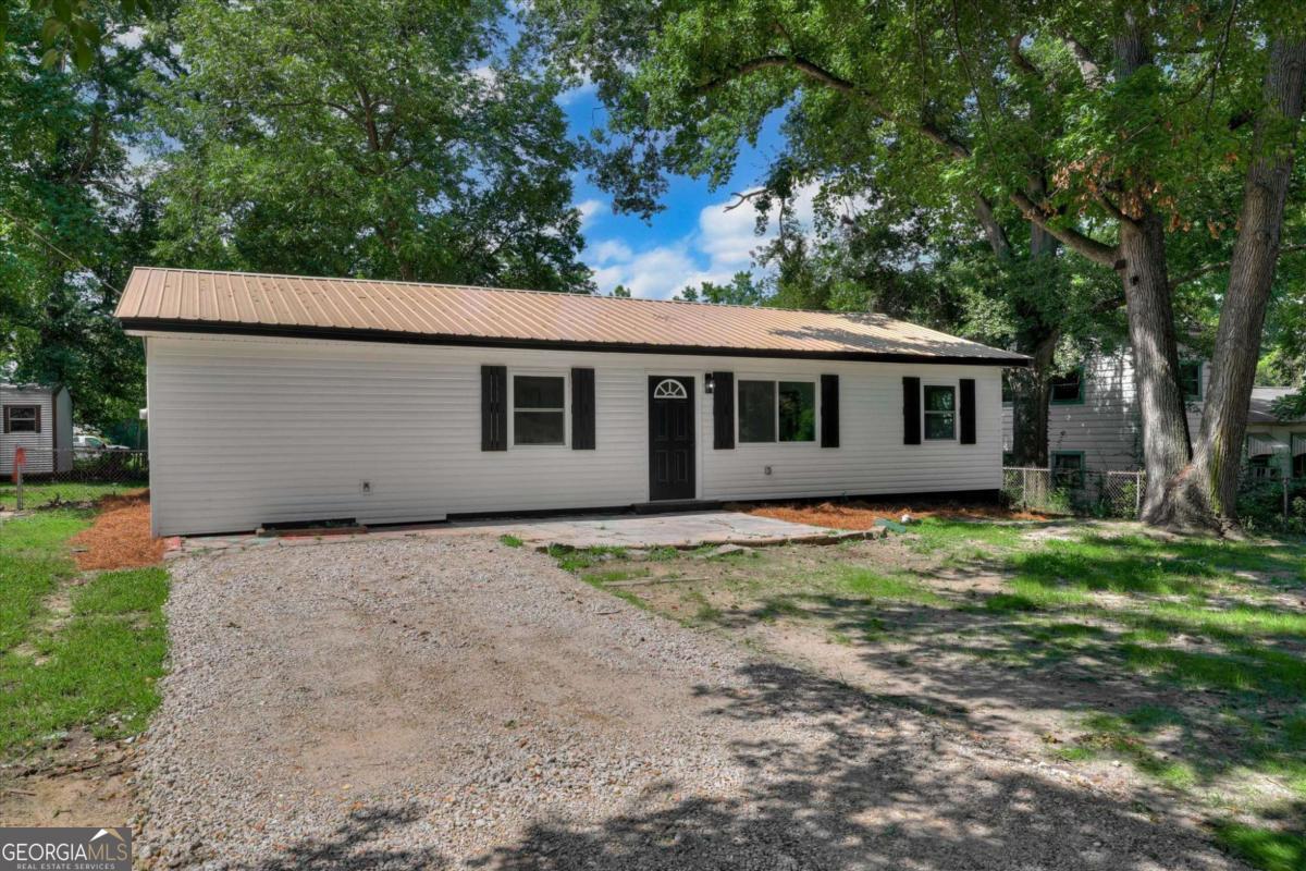 1704 Susan CIR