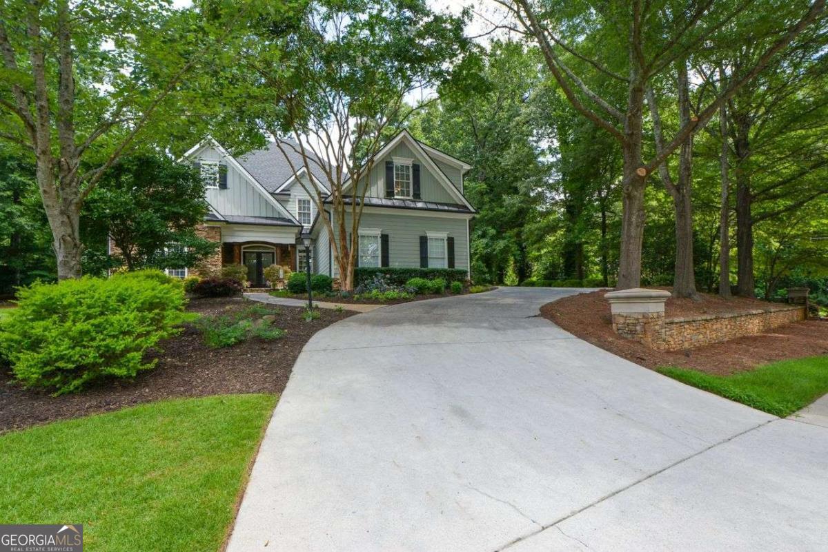 700 Broadlands LN