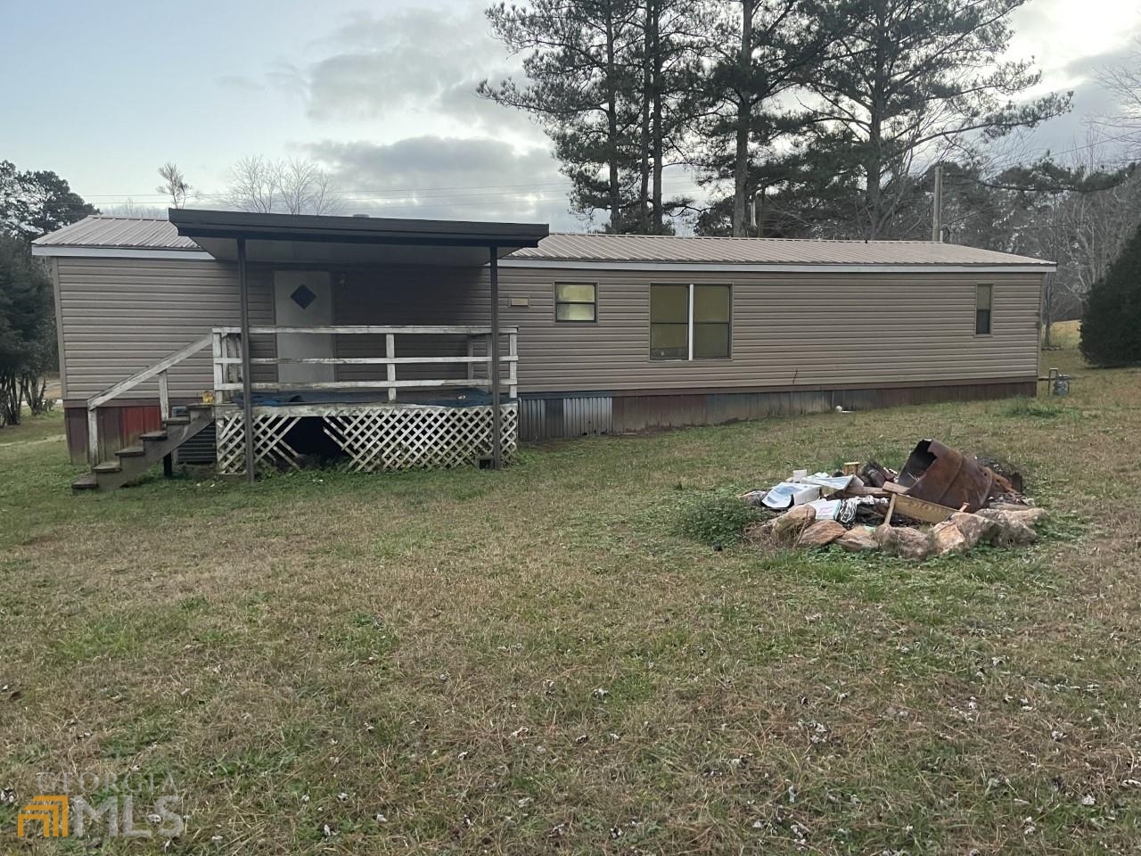 CALLING ALL INVESTORS LOOKING FOR A NEW PROJECT. LOTS OF POTENTIAL, ***LOWEST PRICED HOME IN CARROLL COUNTY*** GREAT RENTAL OR FLIP HERE WAITING ON YOUR PERSONAL TOUCHES TO MAKE THIS HOME A GREAT INVESTMENT. COVERED FRONT PORCH & COVERED BACK PORCH, LOCATED BETWEEN CARROLLTON & VILLA RICA, VACANT & CAN BE SHOWN ANYTIME. CALL TODAY FOR INFORMATION. 7.5 MILES TO I-20 / 7 MILES TO CARROLLTON
