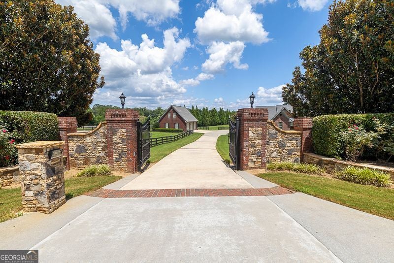 4740 Jim Hood RD