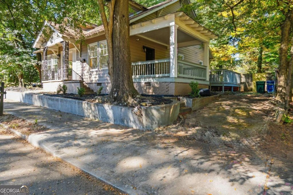 Photo of 673 Pearce Street SW, Atlanta, GA 30310 (MLS # 10683772)