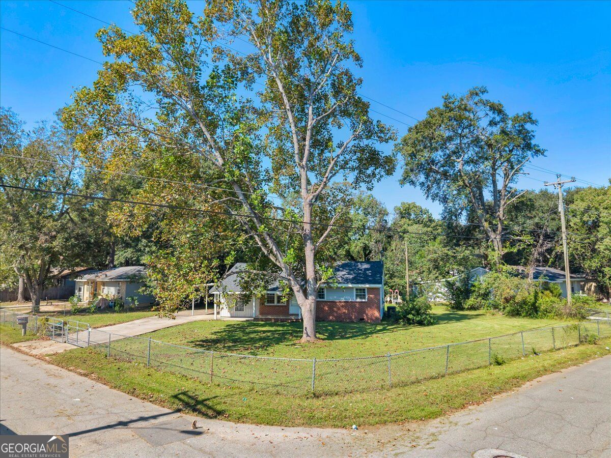 100 Ravenwood WAY
