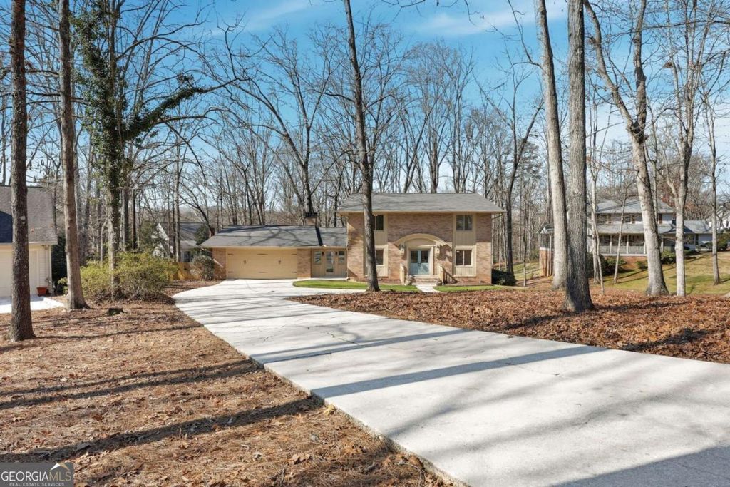 Photo of 3504 Edgewood Circle, Gainesville, GA 30506 (MLS # 10754992)