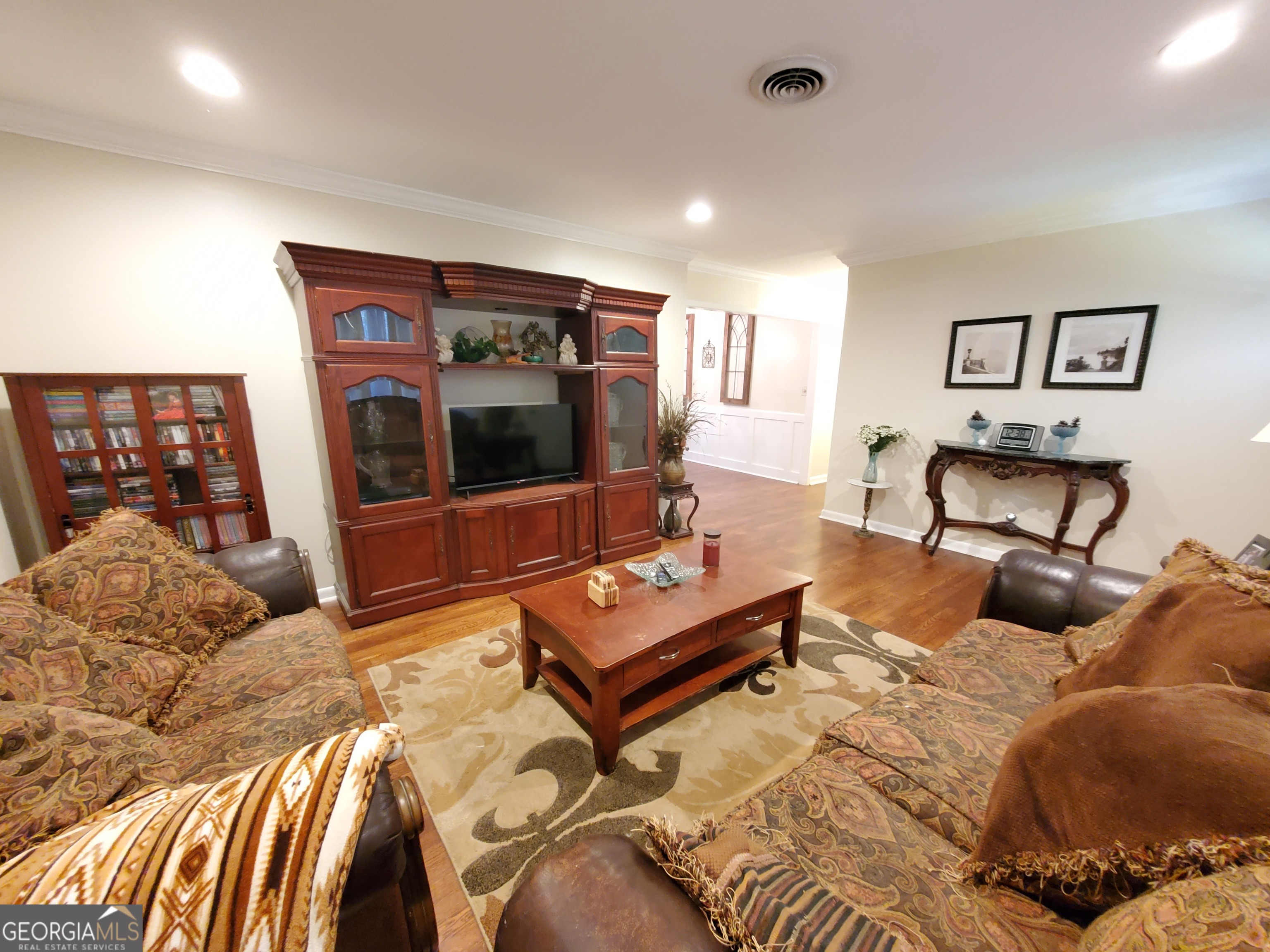 111 Lewis DR