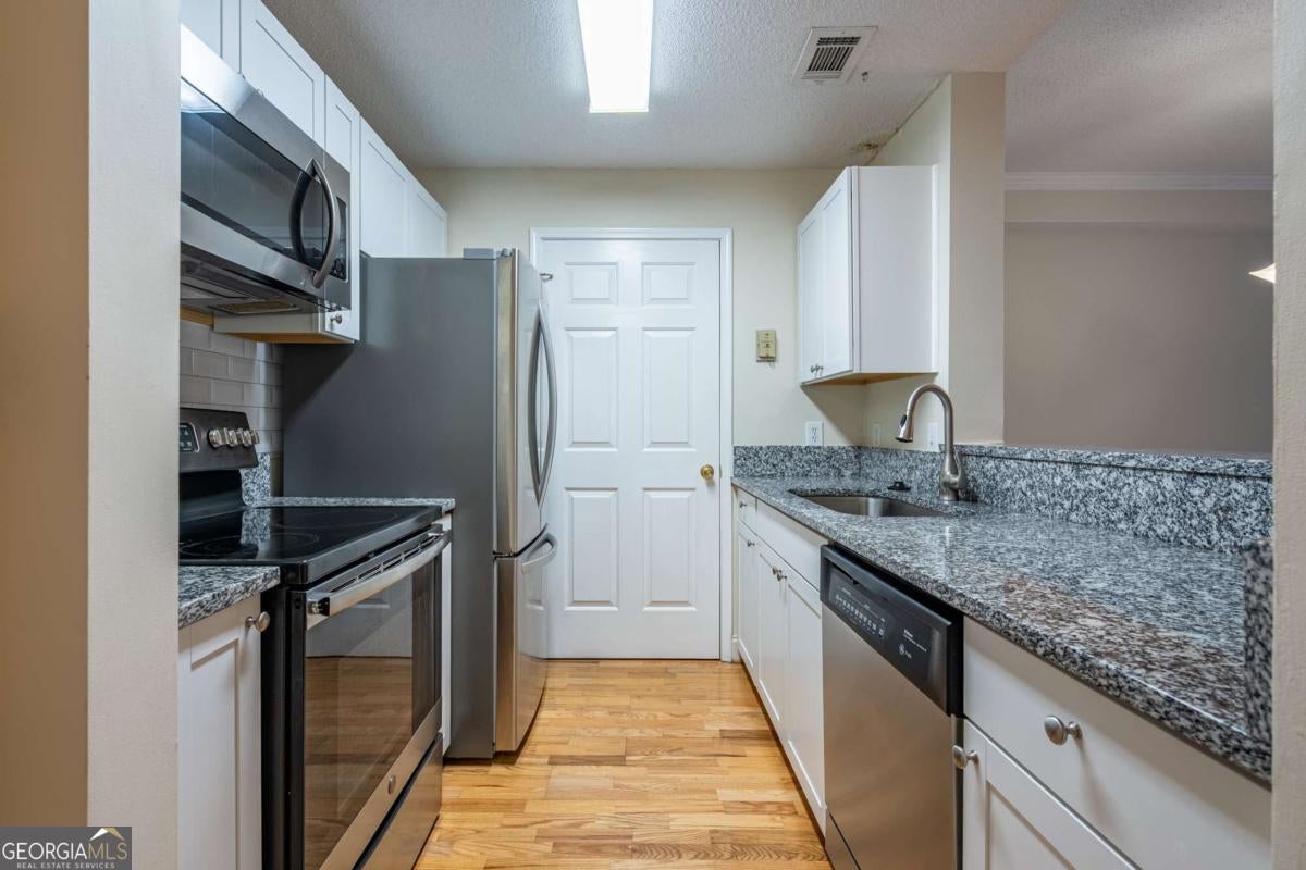 1075 Peachtree WALK NE A205