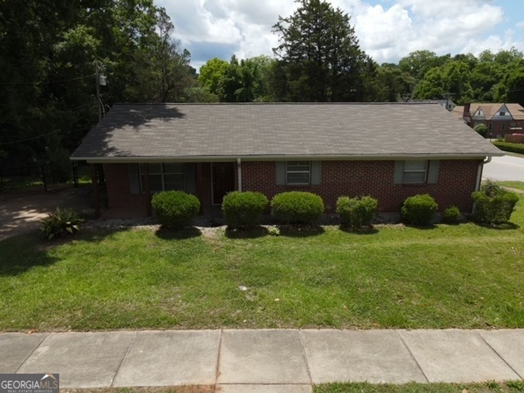 Photo of 500 E 7th Street, West Point, GA 31833 (MLS # 10771057)