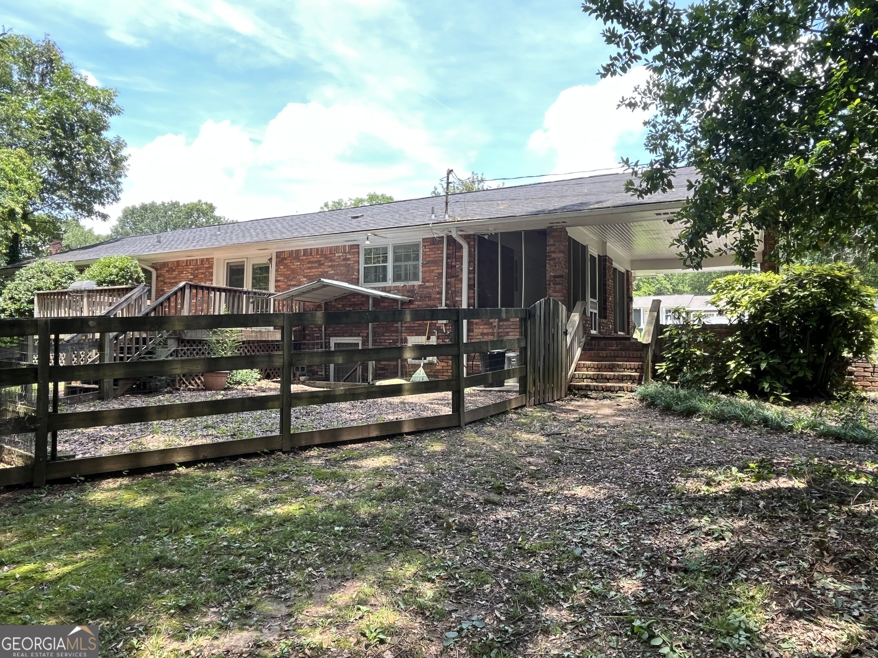 201 Glen Iris DR