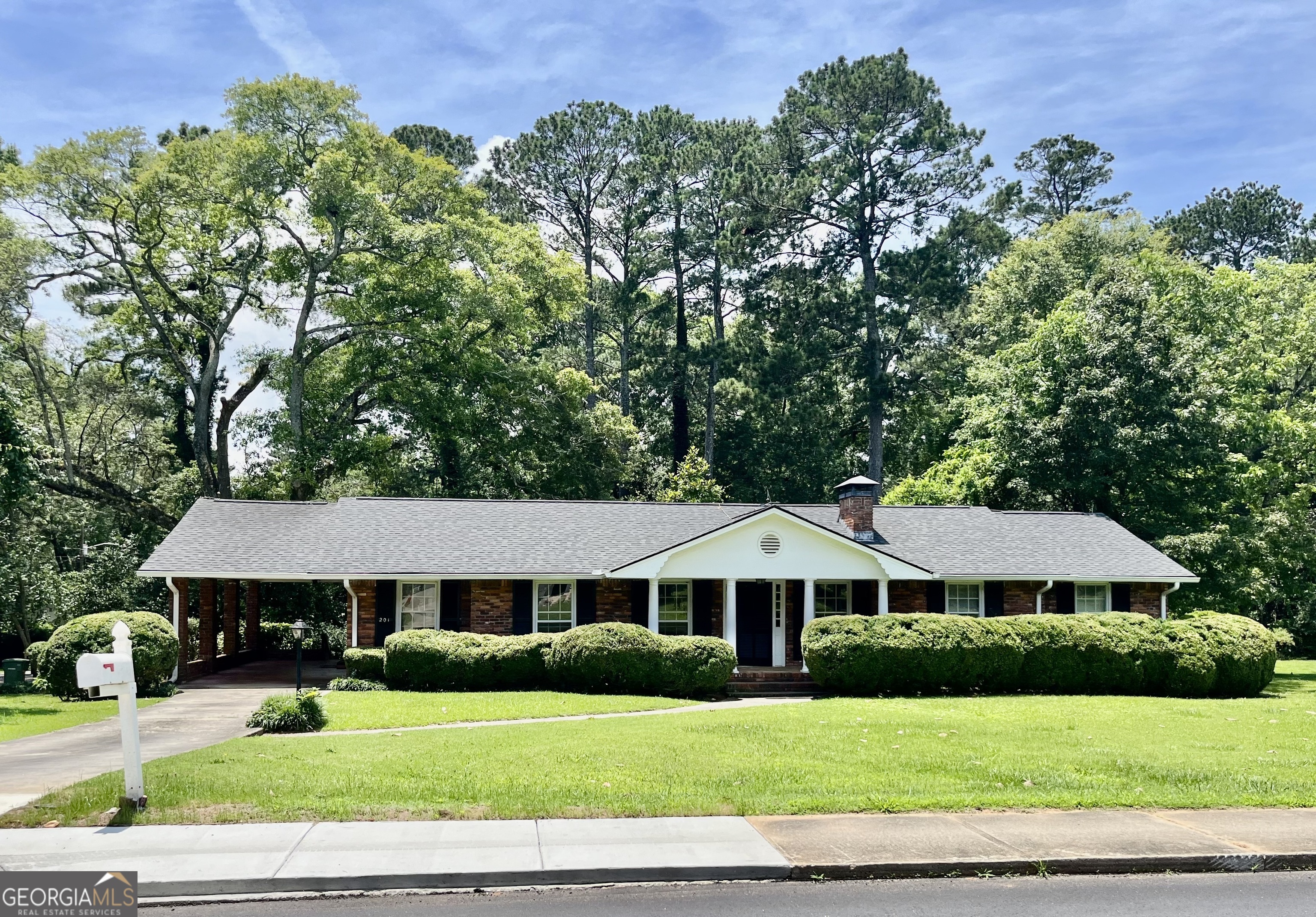 201 Glen Iris DR