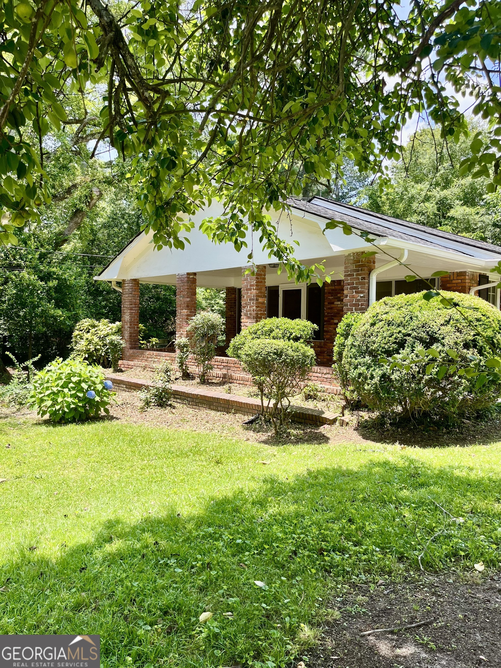 201 Glen Iris DR