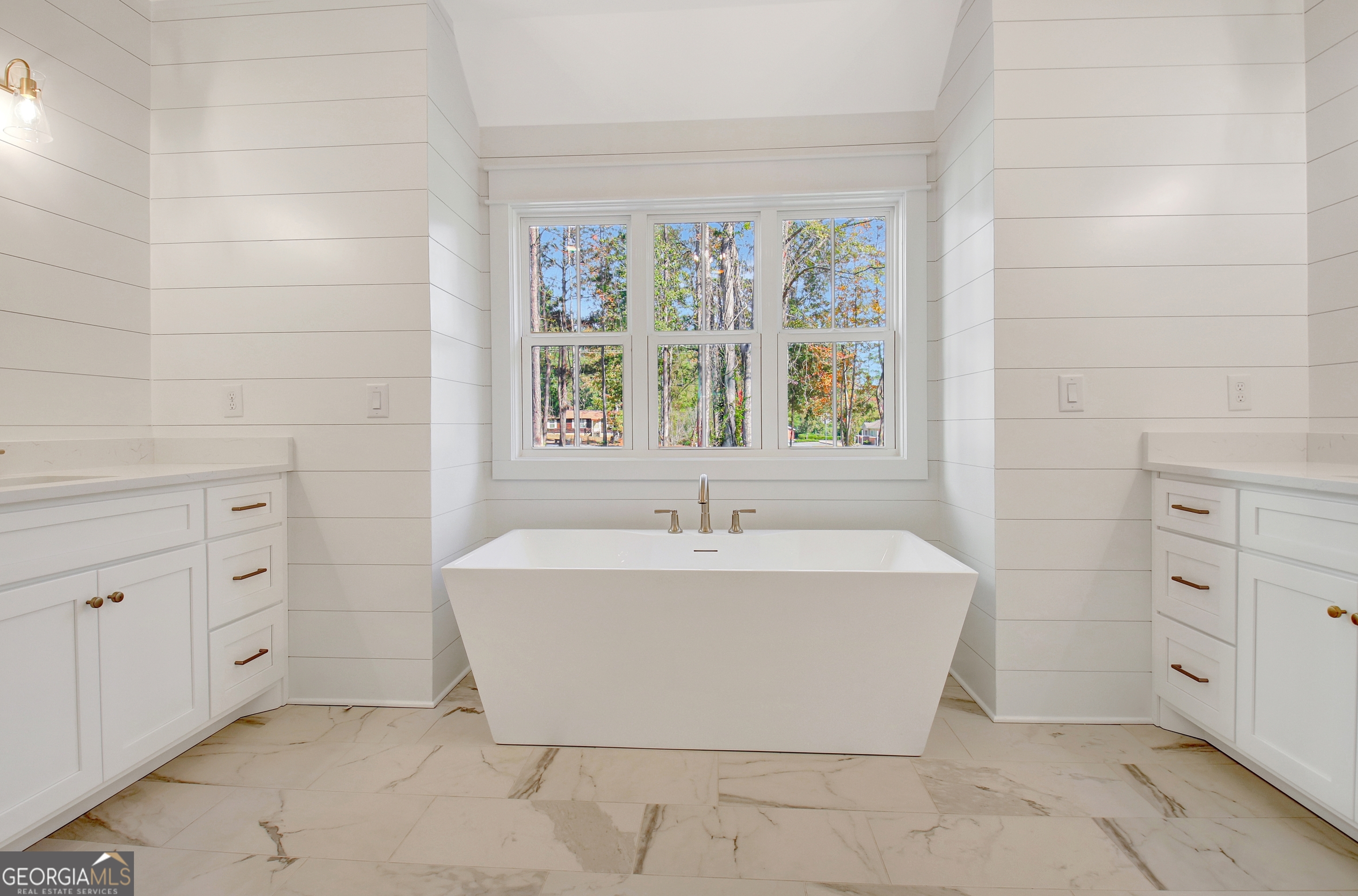 Sharpsburg, Georgia 30277, United States, 4 Bedrooms Bedrooms, ,4 BathroomsBathrooms,Residential,Active,171177