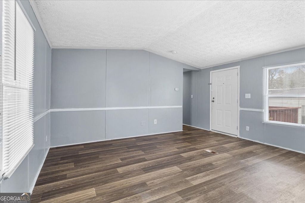 Photo of 204 Fleetwood Dr, Fayetteville, GA 30214 (MLS # 10661700)