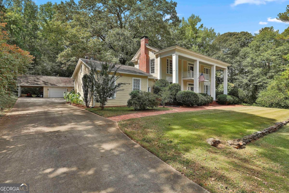201 Maple DR