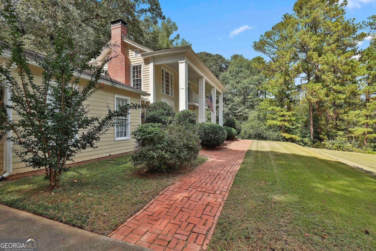 201 Maple DR
