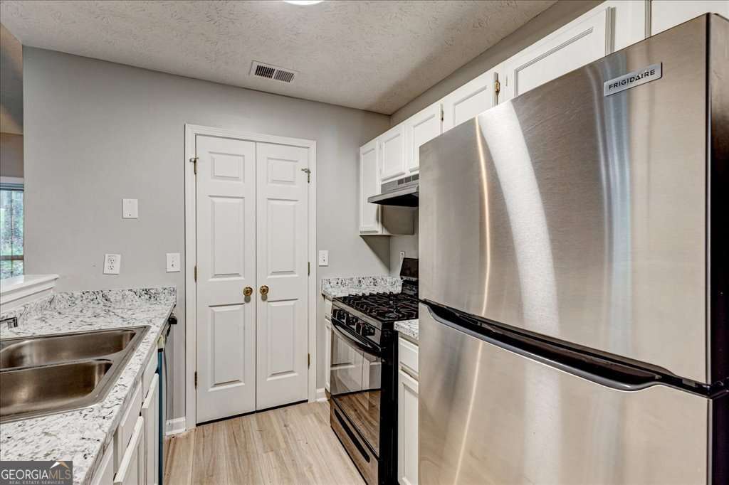 Mays Manor - Residential Lease