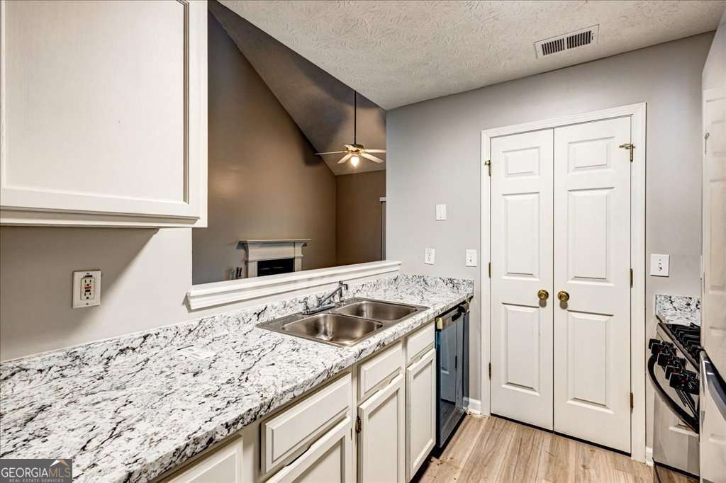 Mays Manor - Residential Lease