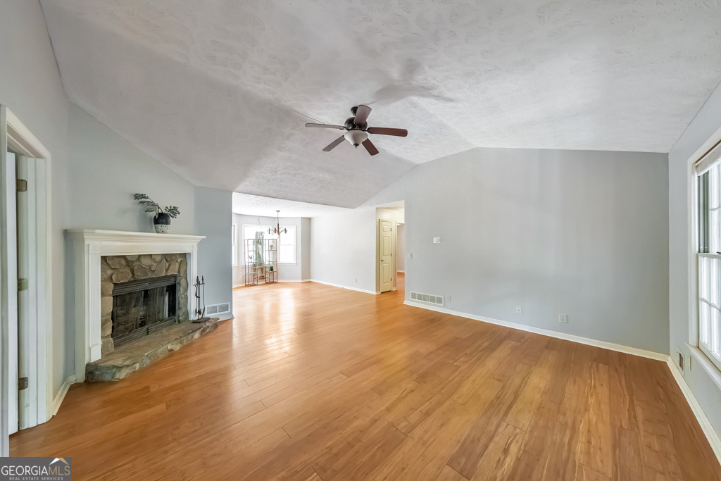 623 Peachtree DR SE