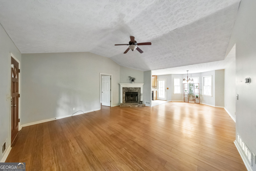 623 Peachtree DR SE