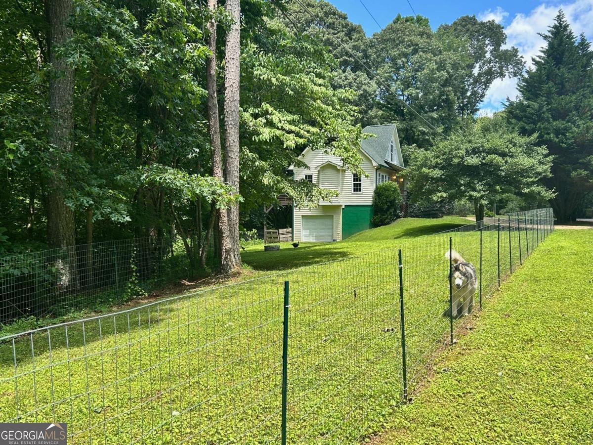 Cute home, quiet neighborhood, on a cul-de-sac and close to downtown Ellijay. Must see this bright, clean home. Original Pine floors, open floor plan, sound system in place just never connected. Gas fireplace. Large bedrooms, bathrooms and closet (Master). NO HOA.