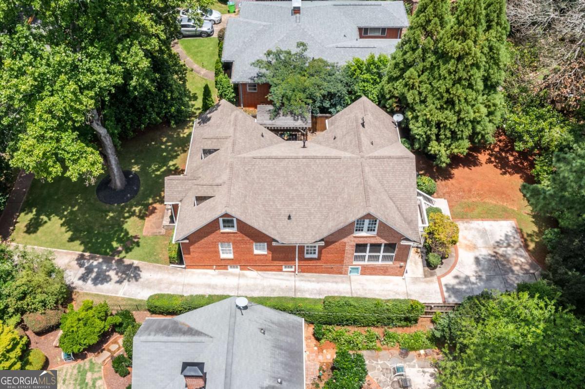 16 Clarendon AVE