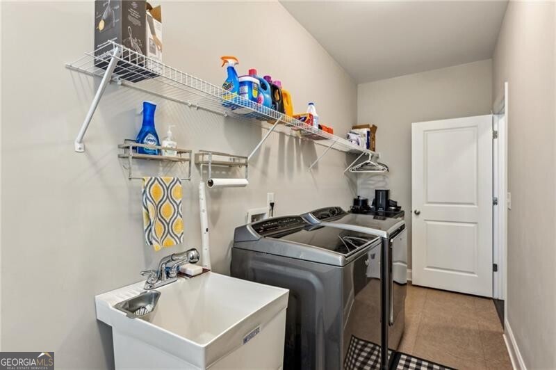 Brookhaven, Georgia 30319, United States, 3 Bedrooms Bedrooms, ,4 BathroomsBathrooms,Residential,Pending,86586