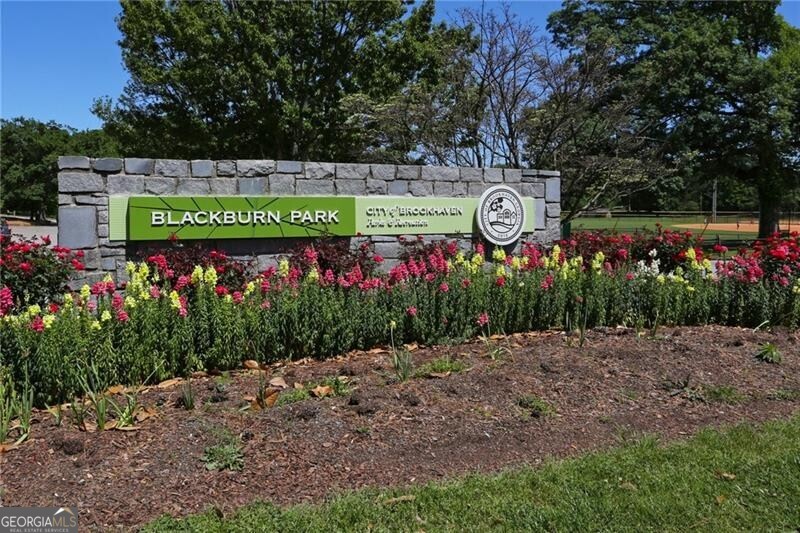 Brookhaven, Georgia 30319, United States, 3 Bedrooms Bedrooms, ,4 BathroomsBathrooms,Residential,Pending,86586