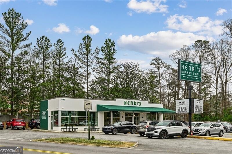 Brookhaven, Georgia 30319, United States, 3 Bedrooms Bedrooms, ,4 BathroomsBathrooms,Residential,Pending,86586