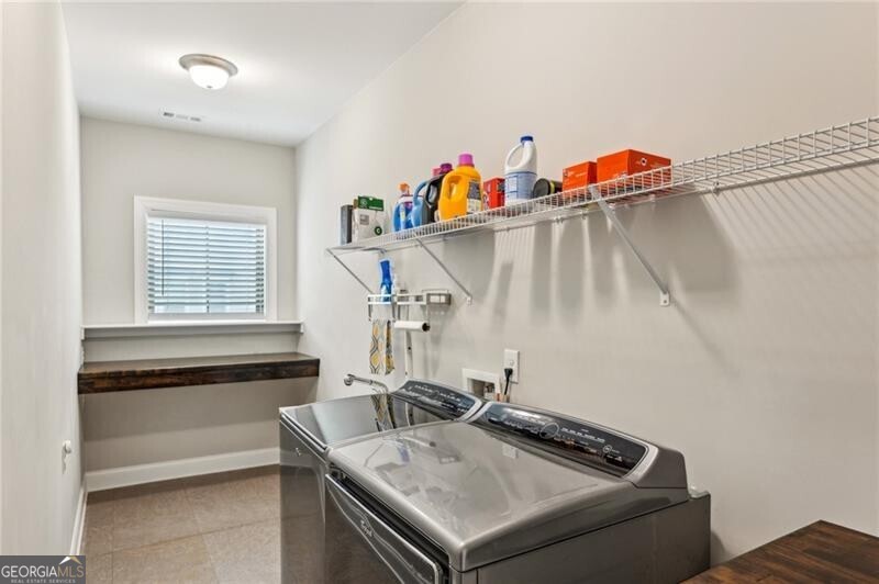 Brookhaven, Georgia 30319, United States, 3 Bedrooms Bedrooms, ,4 BathroomsBathrooms,Residential,Pending,86586