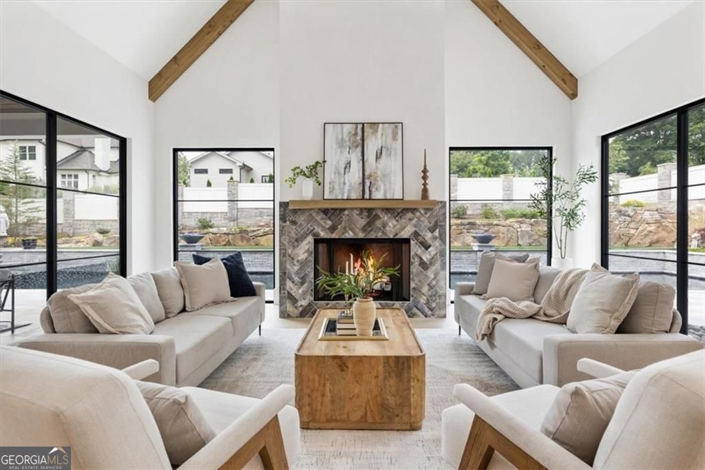 212 Brooke DR