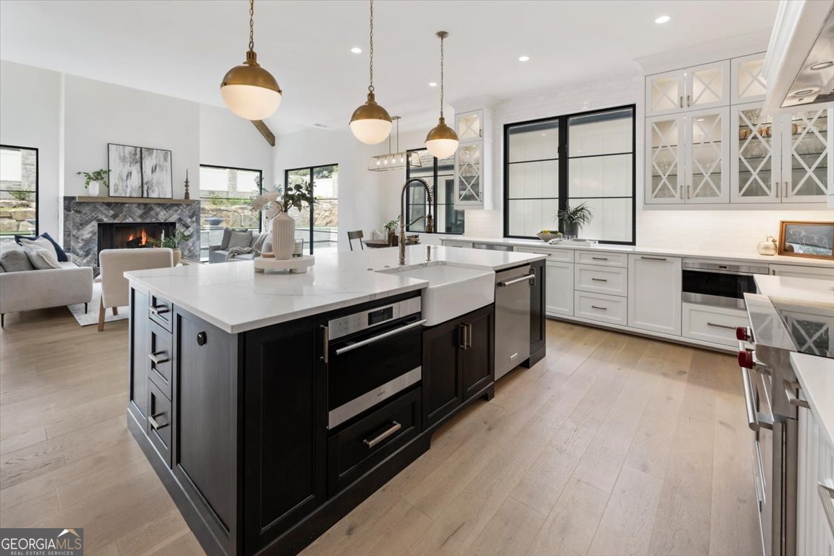 212 Brooke DR