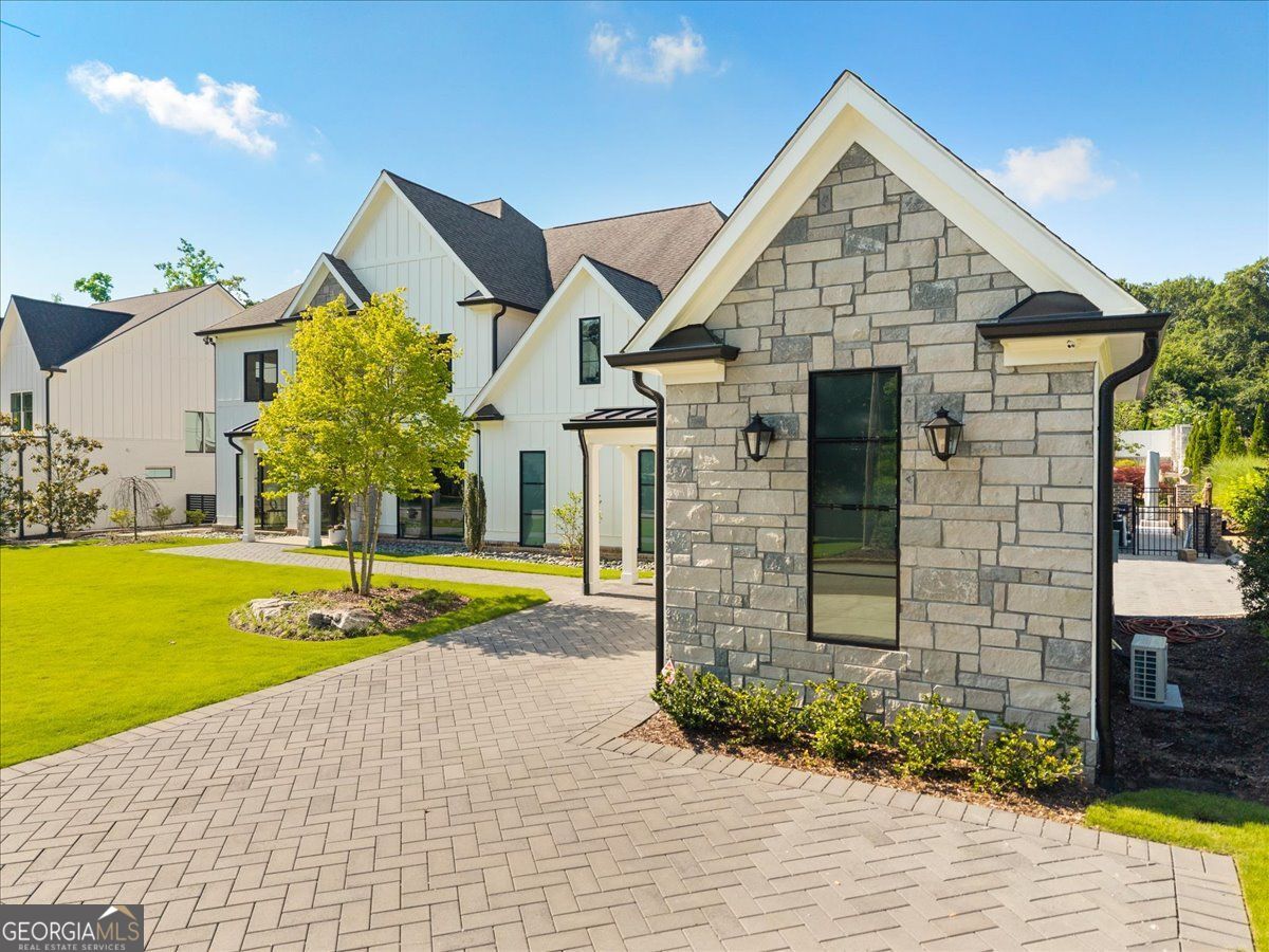 212 Brooke DR