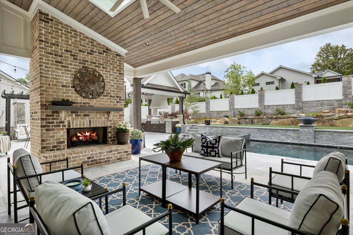 212 Brooke DR
