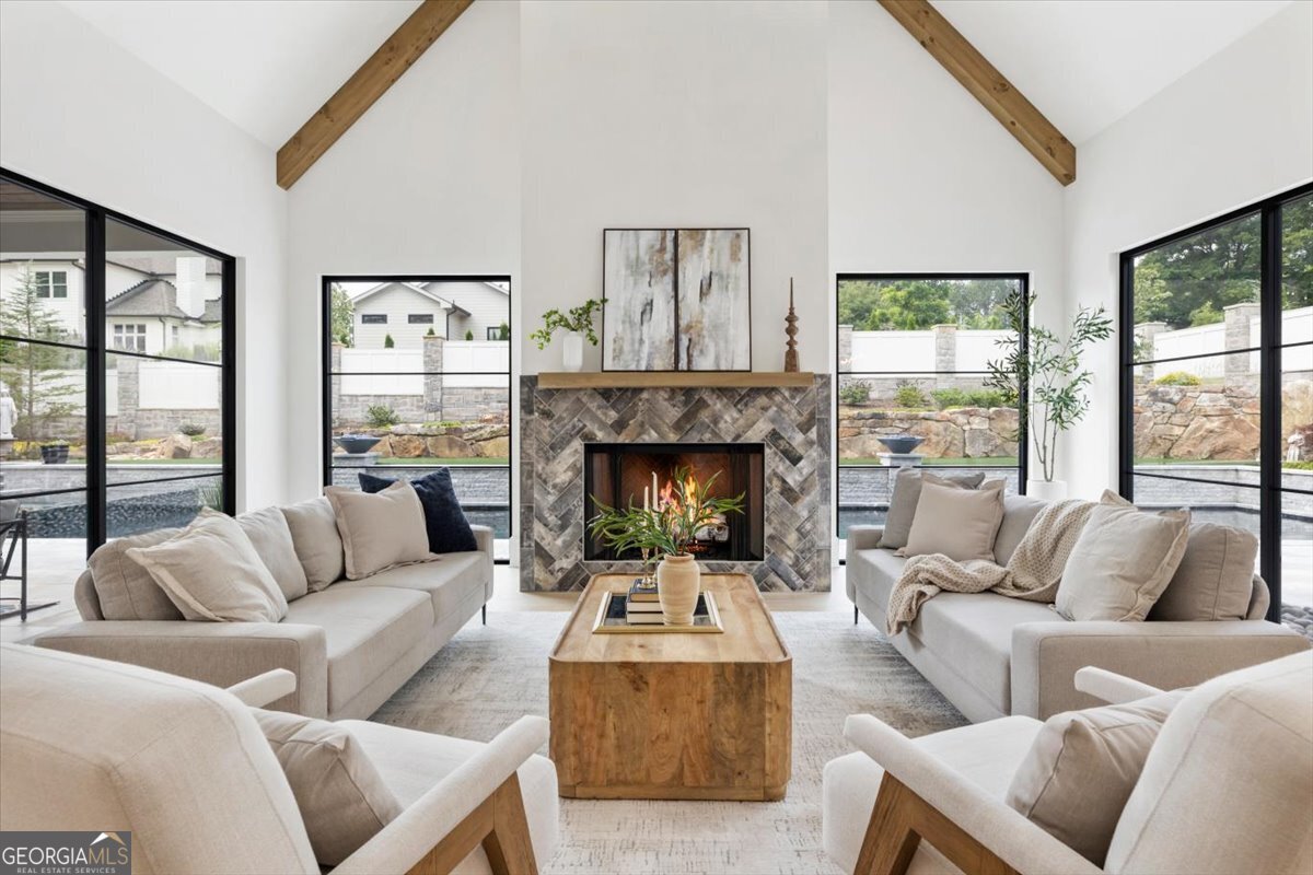 212 Brooke DR