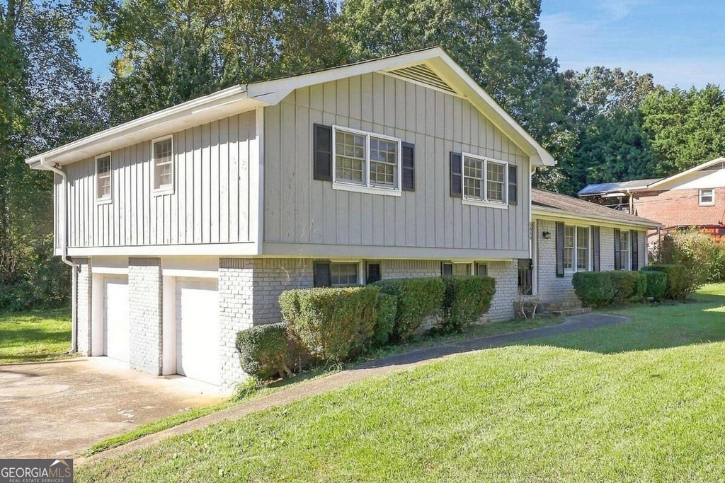 Photo of 5445 Mill Valley Drive, Douglasville, GA 30135 (MLS # 10875924)