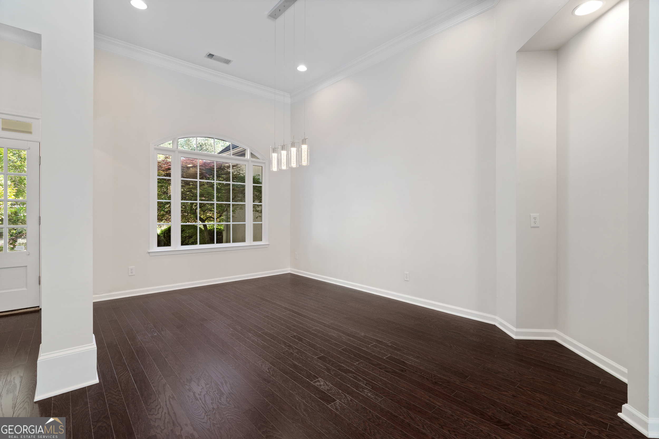 735 Mill CIR