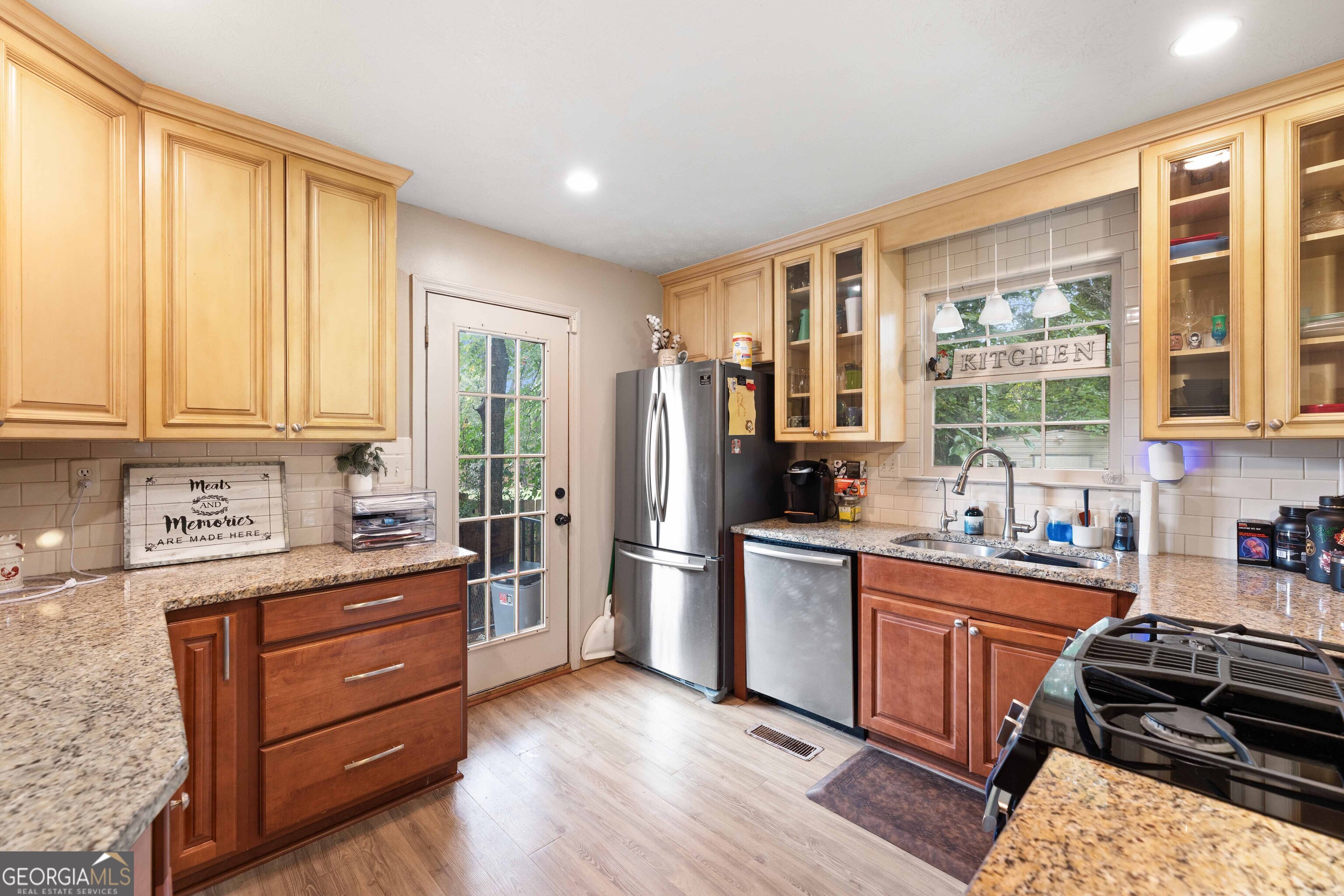 6500 Charter Oaks CIR