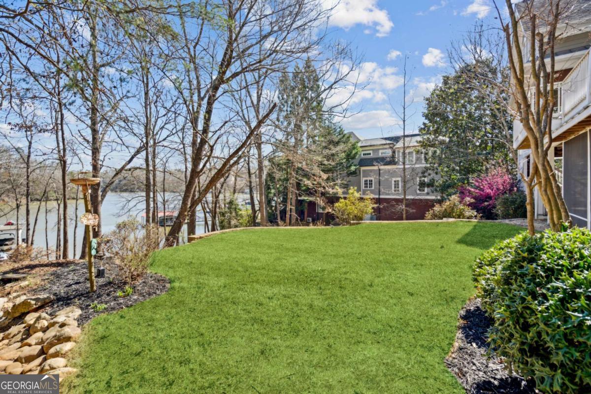 27 Lakeshore CIR
