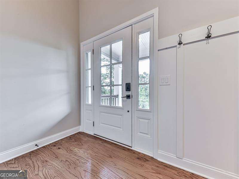 221 Woods CIR