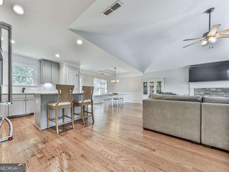 221 Woods CIR
