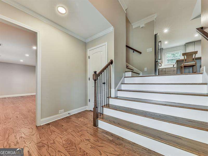 221 Woods CIR