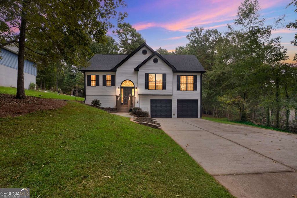 Photo of 424 S Pine Hill Road, Griffin, GA 30224 (MLS # 10697531)