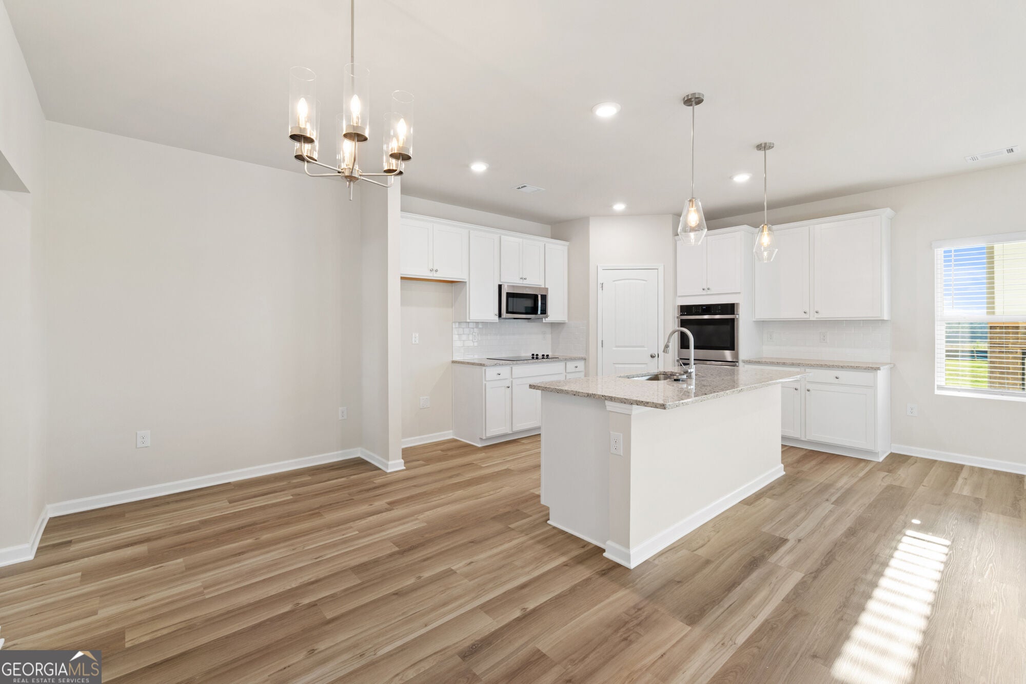 1013 WHITMAN WAY