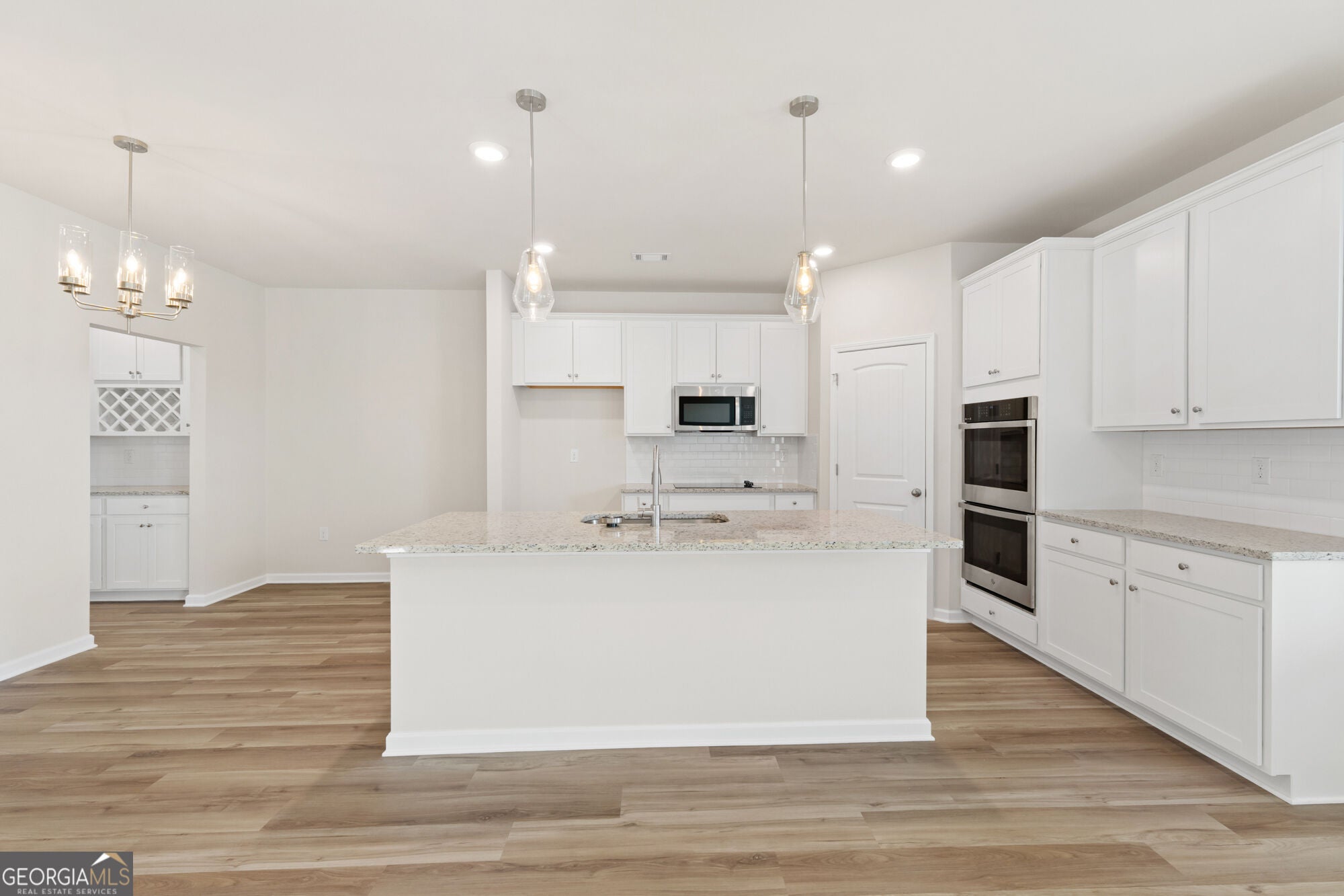 1013 WHITMAN WAY