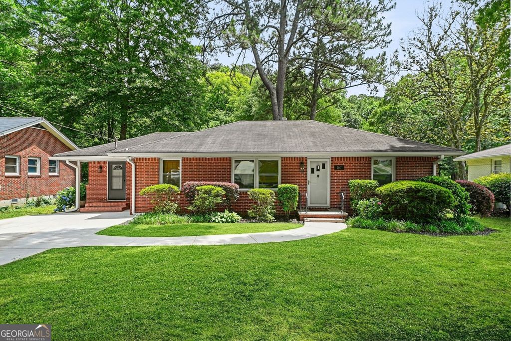Photo of 2447 Hunting Valley Drive, Decatur, GA 30033 (MLS # 10774073)
