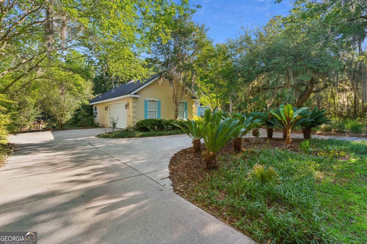 390 Harbor View DR