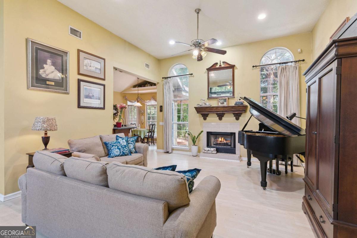 390 Harbor View DR