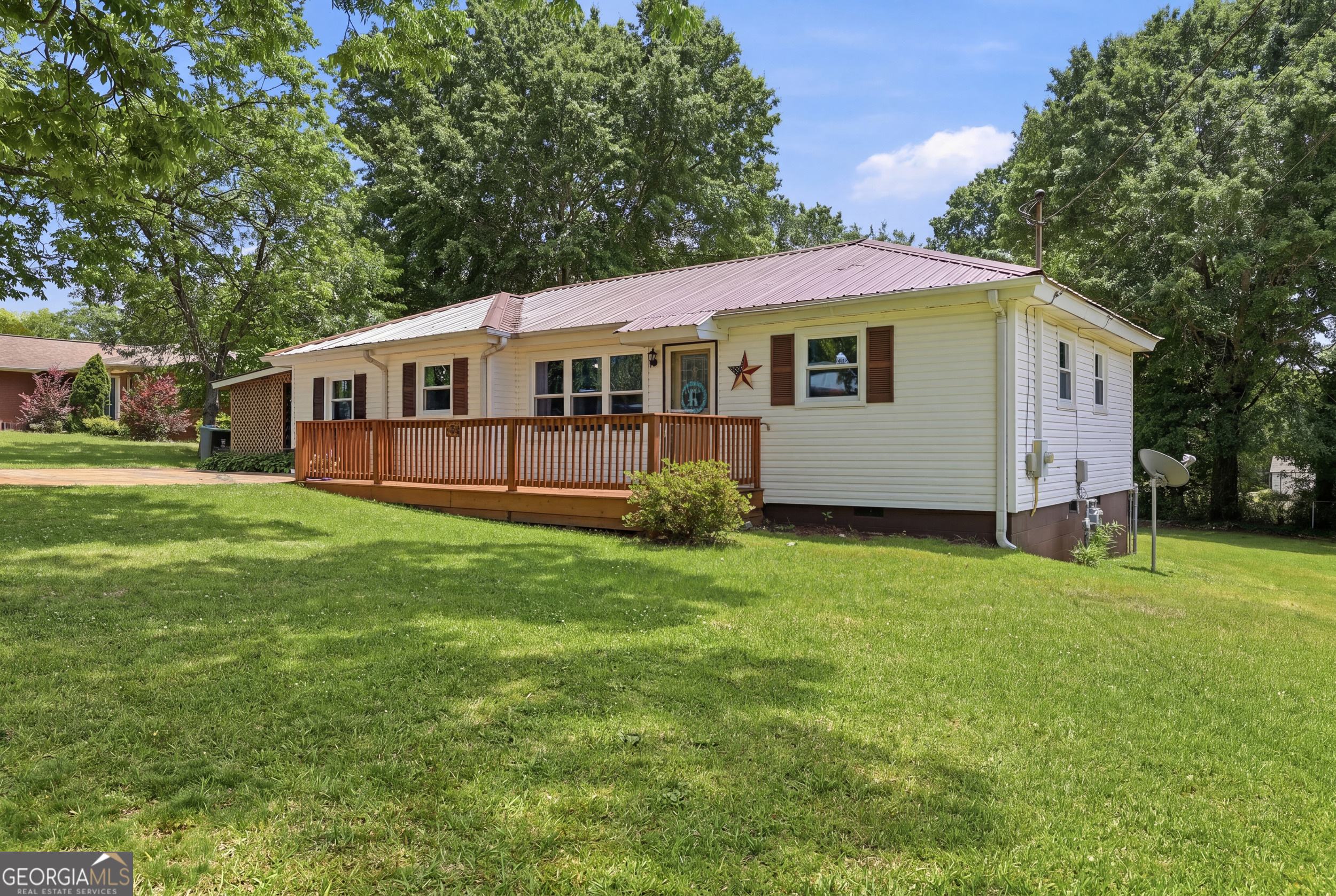 369 Skyline DR