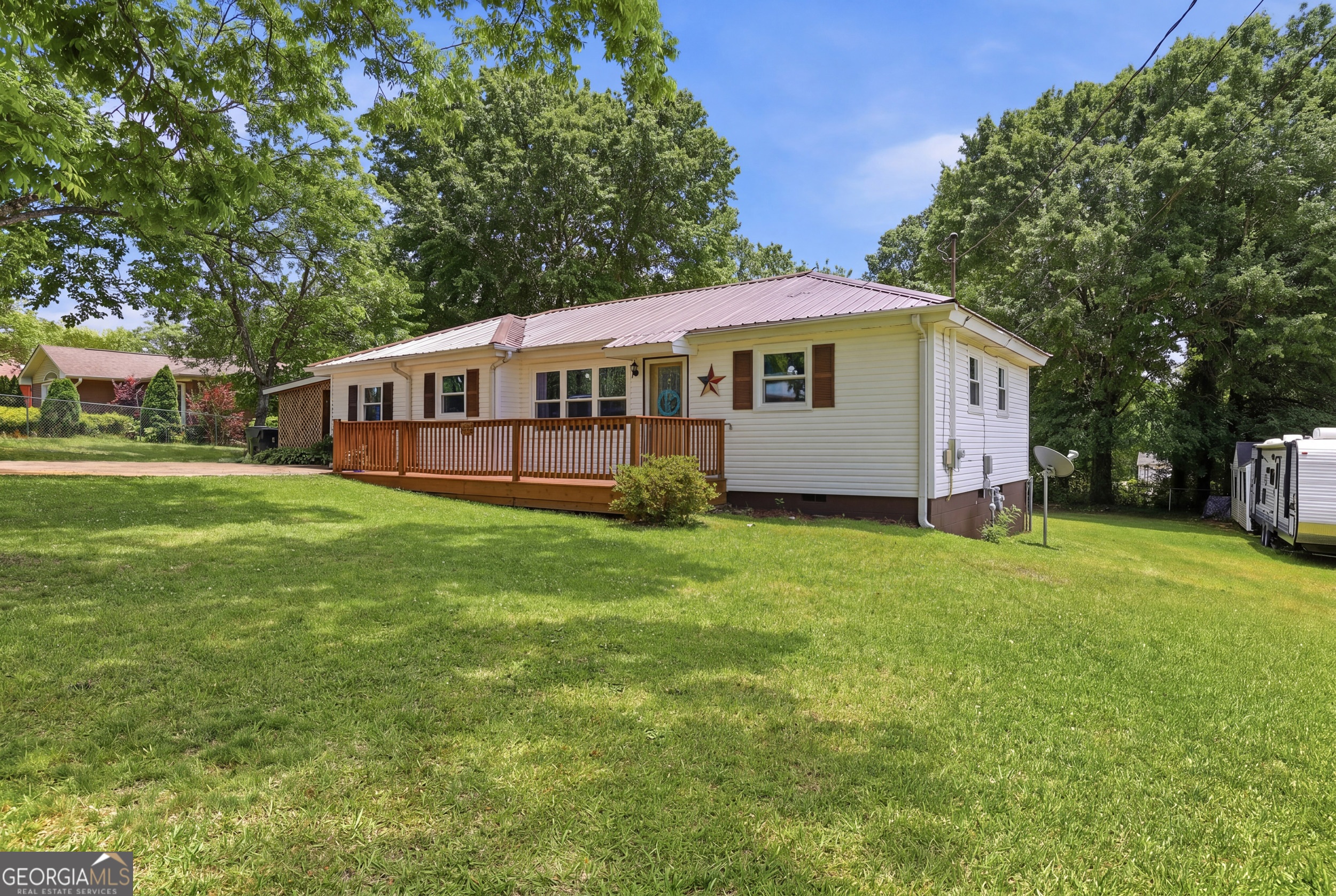 369 Skyline DR